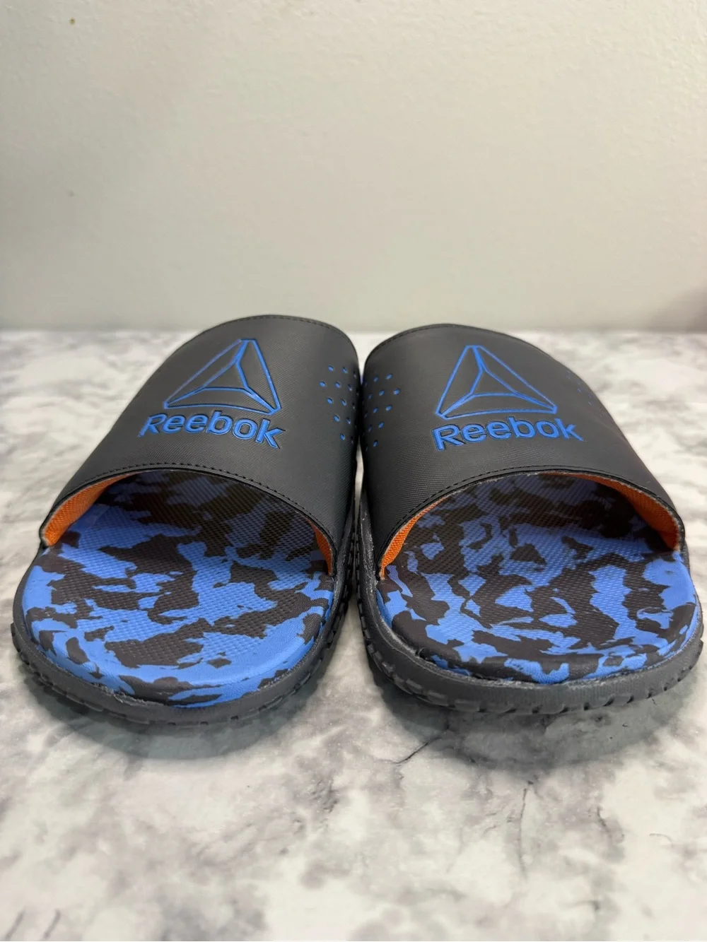 Reebok pervade dual